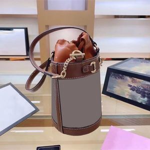 2022 Nuevos diseñadores de lujo Lady Fashion Open Handbag Wallet Tote Cordón Letra Llanura Lienzo En forma de barril Personalidades cilíndricas Bolsos de cuero