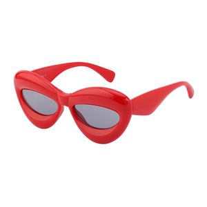 2022 nuevas mujeres labios rojos gafas de sol Europa Estados Unidos personalidad modelo femenino explosivo a prueba de viento deportes gafas de sol moda al aire libre gafas extravagantes al por mayor