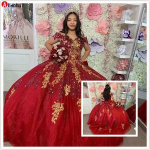 2022 Impresionantes vestidos de quinceañera rojos con adornos dorados Lentejuelas Dulce 16 Elegante fuera del hombro Corsé Vestidos de fiesta de graduación WJY591