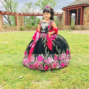 2022 Vintage filles mexicaines Pageant robes Floral Applique épaule à lacets satin fleur fille robe pour mariage Quinceanera Mi275z