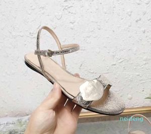 2022 zapatos de mujer Sandalias de las señoras clásicas Hebilla de metal Hebilla de metal importado Cuero genuino Plana Plana Zapatillas Diseñador Mujer Sandalias Grandes Tamaño