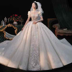 2023 robe de bal arabe robes de mariée chérie Satin manches courtes Vintage ceintures froncées Sexy dos ouvert énorme robe de bal cristal perlé blingbling robes de mariée