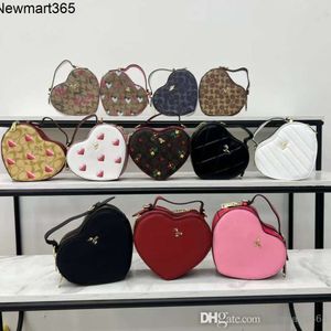 2023 Automne et hiver classique coloré sac d'amour de poche à la mode populaire lettre en forme de coeur une épaule bandoulière sac pour femme tendance