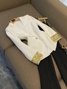 Otoño 2023, Blazers con cuentas doradas de Color sólido blanco, manga larga, solapa con muescas, lentejuelas, prendas de vestir de un solo pecho, abrigos O3G302637