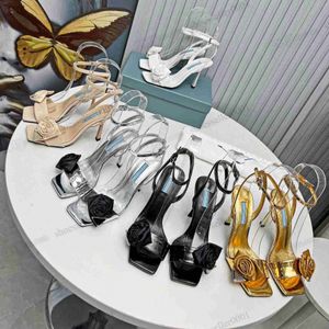 2023 Vestido de diseñador Marca Rose Water Diamond Sandals Zapatos de tacón alto Triangle Heels para mujer Luxury Ladies Silver Black White Golden Party Wedding Sh P2xc #