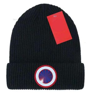 2023 Chapeaux tricotés de créateurs dans le chapeau d'hiver populaire du Canada Classic Letter Goose Print Knit, c'est également une pièce polyvalente incontournable pour les amateurs de mode du monde entier !