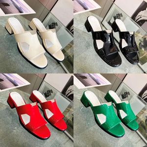 2023 Designer Luxe Pure Couleur Pantoufles à talons bas Classique Mode Femme 100% Cuir Rouge / Vert / Noir / Blanc Vintage Slides Sandales Dames Chaussures à talons épais antidérapantes