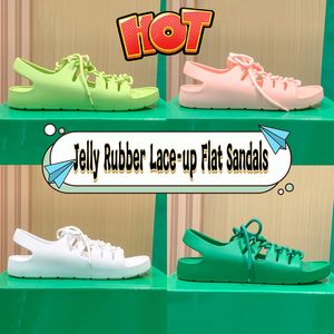 2023 Sandalias de diseño Mujer Lujo Seagrass Flamingo Grass Negro Blanco Zapatilla Moda Verano Playa Jalea Goma con cordones Sandalias planas Señoras Venetas Zapatilla deslizante