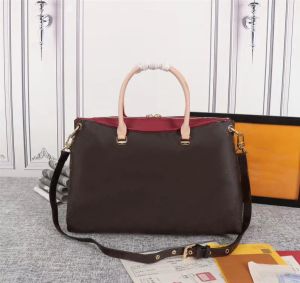 2023 Designer Femmes Totes Sac de luxe Pallas Sacs à main Sacs à bandoulière de qualité supérieure Fleurs en cuir Lettres Crossbody Dames Mode Maquillage Sacs à main en gros