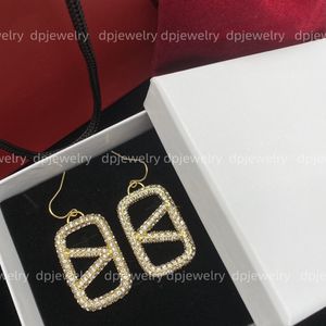 2023 diseñador de aretes para mujer semental de lujo en forma de corazón de oro perla cristal oro doble V letra 925s joyería de plata clásico Pendientes grandes en forma de V doble nuevo