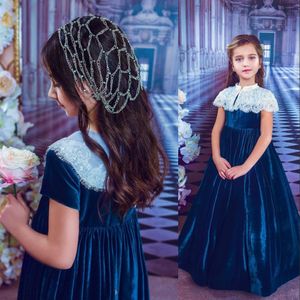 2023 Robes de fille de fleur balayage train col haut dentelle blanche perles de cristal velours filles robe de concours petits enfants robe de première communion rouge foncé bleu royal