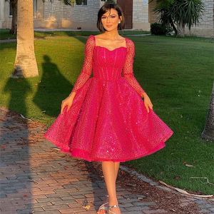 2023 Fuchsia Robe De Bal Robe De Graduation Paillettes Dentelle Mini Cristaux Perlé Homecoming Party Formelle Cocktail De Bal Demoiselle D'honneur Robes Robes ZJ422