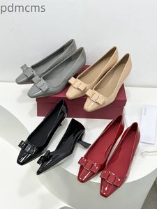 Chaussures en cuir véritable 2023 pour femmes, chaussures simples brillantes avec nœud blanc, bouche de poisson, talon haut, talon mince, 6cm
