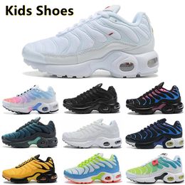 Chaussures pour enfants Athletic Tn Plus Chaussures Tns Sneaker Triple Noir Blanc Rouge Arc-en-ciel dans le monde entier Kumquat Marina Préscolaire Filles Bébés Enfant Entraîneur