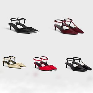 2023 CHATON TRIOMPHE T-BAR SANGLE POMPE AGNEAU OX SANG Femmes Cusp Sandales Métal Boucle Laçage sandale Cheville nue Chaussures à talons hauts