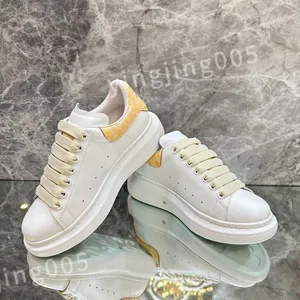 2023 Luxury Fashion Shoes the four seasons Sneakers Lace-up Canvas Trainers Broderie Street Style Stars Patches taille 35-46 xsd221105