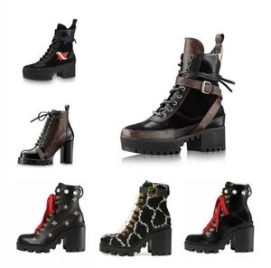2023 Zapatos de diseño de lujo para mujer Plate-forme Martin Desert Boot Flamencos Medalla de flecha de amor 100% cuero real Grueso Diseñadores de invierno Botas Tamaño 35-42 con caja