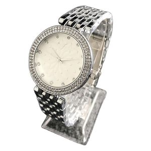 2023 Cristales de lujo para hombres Reloj de cuarzo Aleación de plata Reloj de regalo Relojes MKK para mujeres Oro rosa Navidad Venta al por mayor Envío gratuito