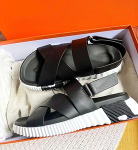 2023 Nouvelles couleurs Été Sandales électriques Chaussures Hommes Semelle légère Cuir de veau Blanc Noir Garçon Beach Slide Flats Confort Homme Casual Marche EU38-45 avec boîte