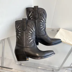 2023 nuevas botas vaqueras occidentales bordadas de eje medio de piel de vaca para mujer, zapatos de mujer con punta estrecha, zapatos de gamuza en relieve, zapatos de tacón para mujer, botas con escasez de dinero