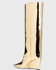 2023 Nouveau style Femmes Cuir Bottes au genou Mode Pillage Toe Bottillons Pionted Surface Miroir Chaussures de tenue décontractée Wedge Femmes Bottes Solides Talons compensés Brevet 35-43