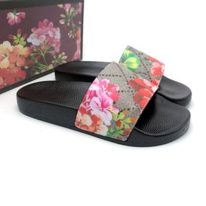 2023 pantoufles diapositives noir floral imprimé fraise glissière en caoutchouc toile fleurs vertes sandale été plate pantoufle plate-forme sandales célèbres femmes de créateurs