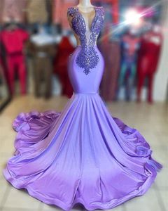 2023 Sparkly Sexy Prom Dresses Crystal Beads Rhinestone Deep V Neck Purple Illusion Mermaid Vestido de noche largo Tallas grandes Vestidos de fiesta para mujeres africanas