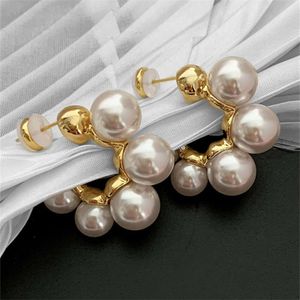 2023 Stud Stud Pendientes de perlas en forma de C Stud Diseño de nicho femenino Textura de alta calidad Aguja de plata esterlina Temperamento retro Joyería Gemelos de regalo