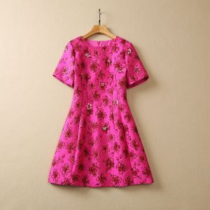 2023 Summer Hot Pink Floral Beaded Jacquard Dress Manga corta Cuello redondo Lentejuelas Vestidos cortos casuales S3W110511