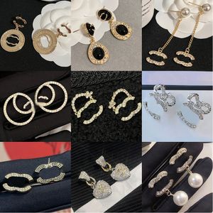 2023 Vintage Stud Boucles d'oreilles Designer Bijoux Boucle d'oreille Boucle d'oreille Marque Lettres Bijoux Femmes Luxe En Acier Inoxydable Cristal Perle De Mariage Cadeaux De Noël