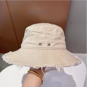 2023 Sombreros de ala ancha Sombrero de cubo de diseñador para mujer Gorra deshilachada Ocho colores para elegir