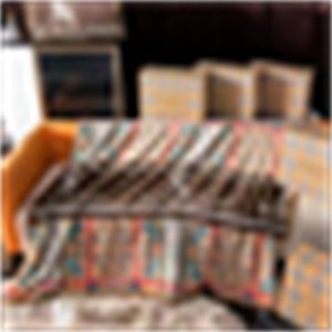 2023Lettre Cachemire Couverture de créateur Écharpe en laine douce Châle Chaleur portable Épaississement Plaid Canapé-lit Couverture tricotée en polaire 150-200 cm