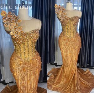 2024 Aso Ebi Gold Mermaid Vestido de fiesta Lentejuelas Cristales de encaje Noche sexy Fiesta formal Segunda recepción Cumpleaños Vestidos de compromiso Vestidos Robe De Soiree ZJ400