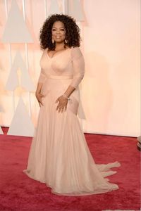 2024 Blush Pink Oprah Winfrey Oscar Vestidos de celebridades más el tamaño de tul con cuello en V y mangas largas Sweep Train Vestidos de noche drapeados