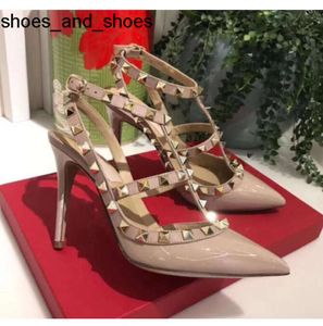 2024 Designer décontracté sexy Lady Mode marque Fomes Fashion Spiked Spikes Point Toe Lastappy High Talons Bride Wedding Shoes Ty