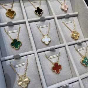 2024 Collares clásicos de trébol de cuatro hojas colgantes de nácar de acero inoxidable chapado en 18 quilates para mujeres, niñas, día de San Valentín, joyería de compromiso, regalo al por mayor