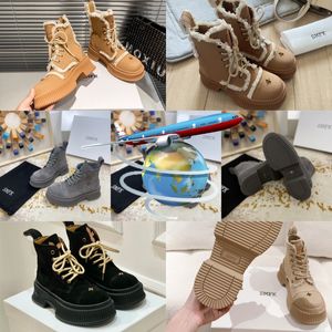 2024 Bottes de créateurs Populaires Femmes à la mode Bouettes courtes Courtises Boot Luxury Soles de luxe Femme Fête Talon épais 35-40 Randonnée Chunky Smfk Gai Black Livraison GRATUITE