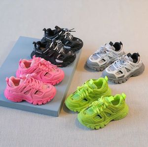 2024 Diseñador para niños zapatos zapatillas primavera para niños otoño zapato para niñas deportes transpirables para niños jóvenes entrenadores casuales para bebés