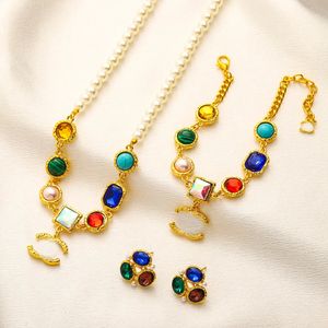 2024 Pendientes de collar colgante de diseñador Eardrop Women Women Letting Colorido Gem Diamond Pendants Collar Cadena de perlas 925 Joyas plateadas chapadas
