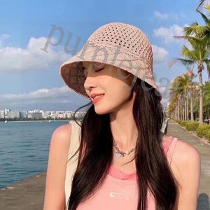 2024 Designer Pra da Ball Caps Inversed Triangle Ice Silk Beret British Vintage Thin Tritted Artist Mesh Mesh Bud Hat Paille