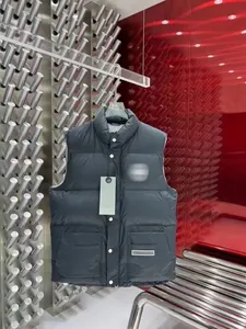 2024 Diseñador Jacket de chaleco de chaleco de chaleco Parkas Insignias de cremallera Men Downs Casco Casual Goose Tops Outwear múltiples Color XS-XXL