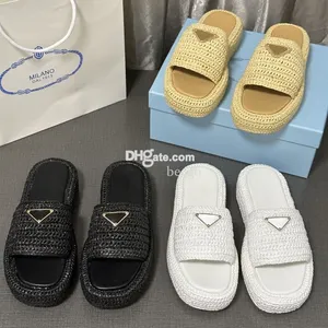 2024 Sandalias de diseñador Mujeres en hebilla de oro Resbalón Negro Marrón Piscina Diapositiva Zapatilla de lujo Tamaño 35-41