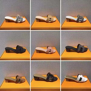 2024 Sandalias de diseñador Mujeres zapatillas Sandalia de parís Sandalia Tobogán de cuero real Talillos de tacones altos zapatos Flip Flop Flop Flow Slippers Zapato con caja