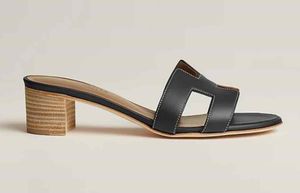 2024 Sandalias de diseñador de cuero para mujer zapatillas de tacón bajo naranja marrón negro de lujo de lujo zapatillas de moda zapatillas de playa 35-42 sandalias