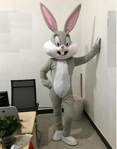 2024 Descuento venta de fábrica Disfraces profesionales de la mascota del conejito de Pascua Conejo y Bugs Bunny Mascota adulta para la venta personalizada