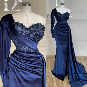 2024 Elegant Royal Blue Mother of the Bride Bride Robes formelles Robes pour femmes One épaule manches longues en dentelle perlée