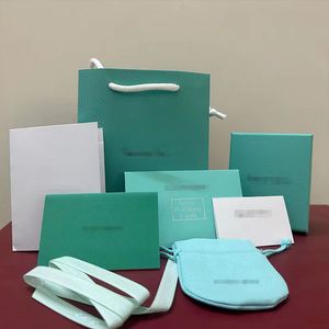 2024 Joya de envío gratis Joya completa Bolsa de papel Bolsas de terciopelo Cajas Pandoras de alta calidad Luxury Varias Regalos de regalos Bajas de regalo Venta al por mayor