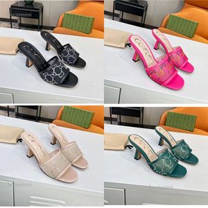 2024 Dernières cristaux pour femmes Sparkling Mesh Slippers Introcking G Sandals Logo Slides Slip on Flat High Heels Mules Italie Fashion Lady Party Pump Pump Shoes