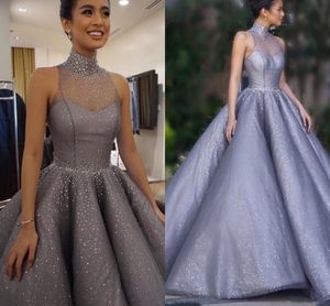 2024 Lentejuelas de cristal de lujo Vestido formal de fiesta Cuello alto Longitud del piso Ver a través de la espalda Vestidos de fiesta de noche Satén Largo Robe De Soiree