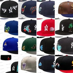 2024 Sombreros de béisbol masculinos Toucas Gorros Classic Black Navy Blue Red W Hip Hop Chicago Sport Full Close Hearts Caps 1988 Stitch Heart 